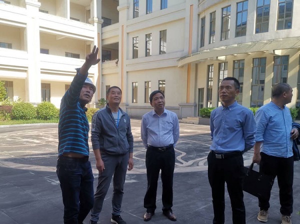 ���Ź��ʹ���-׷�󿵽�,����һ��չ