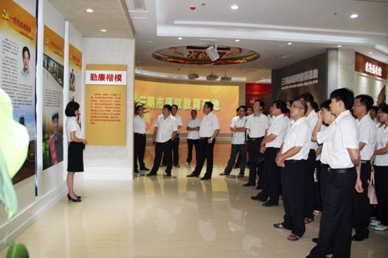 ���Ź��ʹ���-׷�󿵽�,����һ��չ